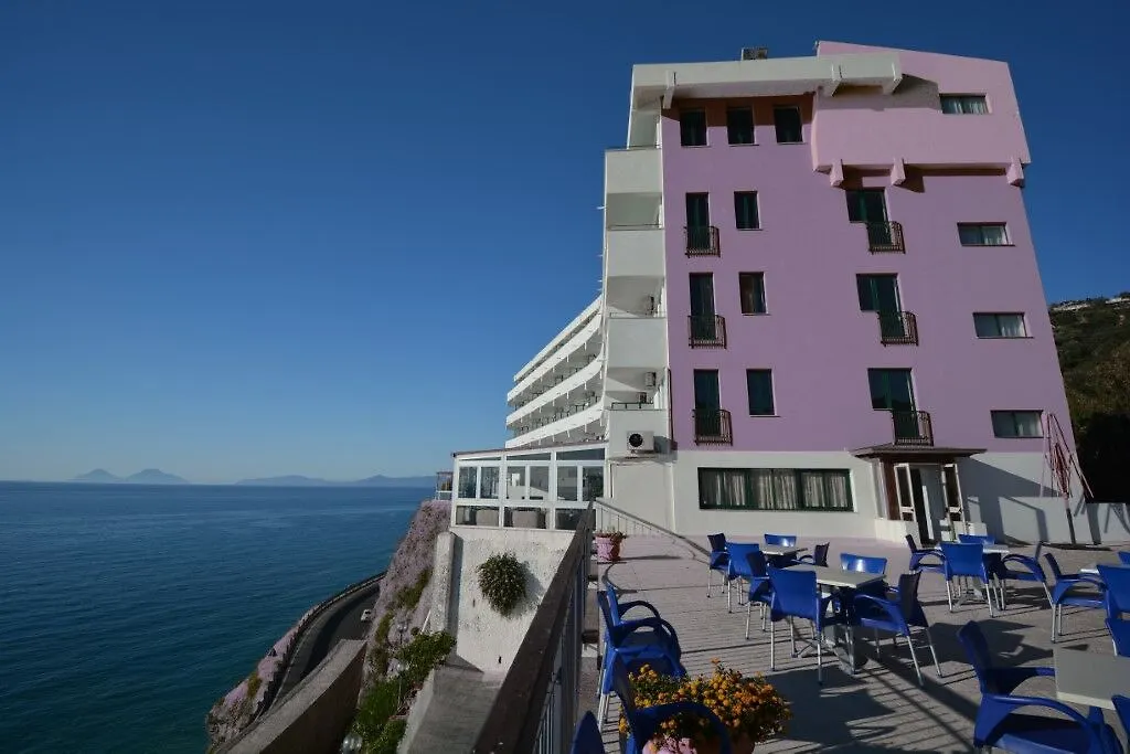 ג'ויוזה מריאה Hotel Capo Skino 3*, ג'ויוזה מריאה